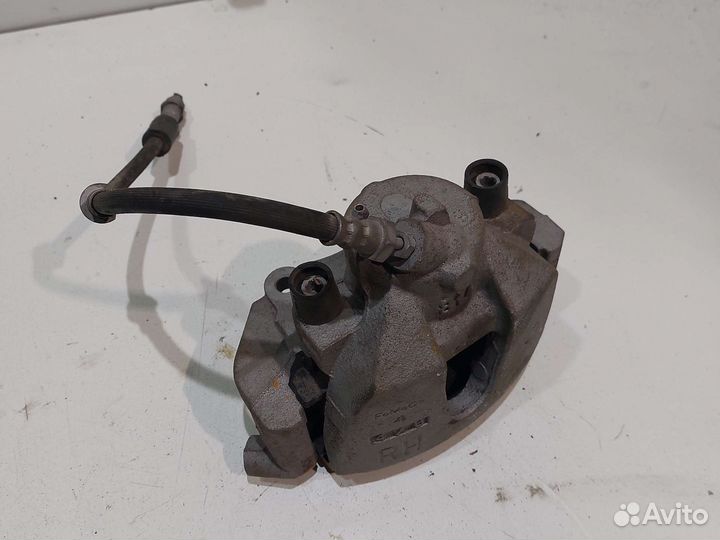 Mazda 3 BK суппорт передний правый