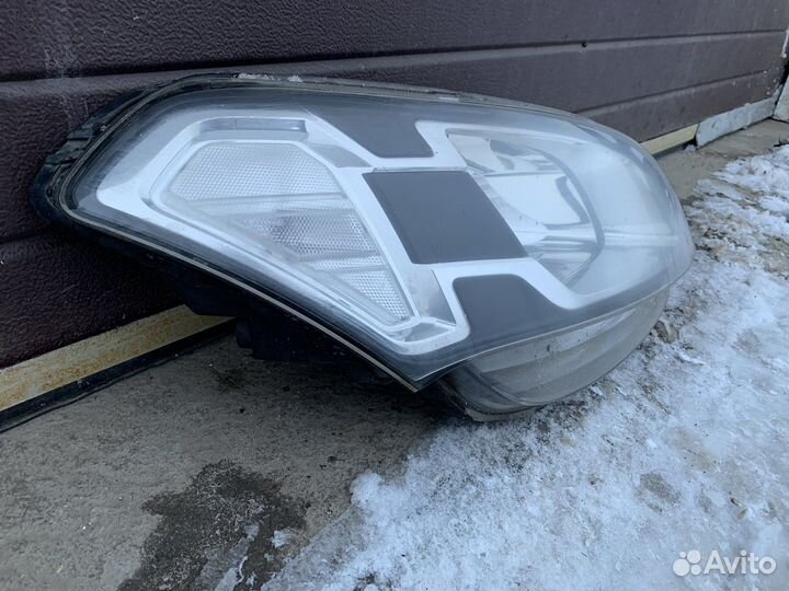 Kia Soul 10 - Фара правая