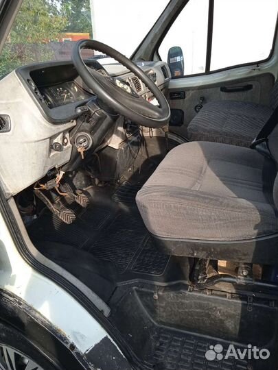 ГАЗ Соболь 2217 цельнометаллический, 2000