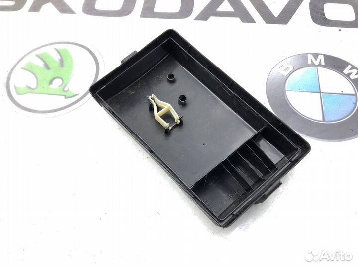 Крышка блока предохранителей Skoda Octavia A7 (5E)