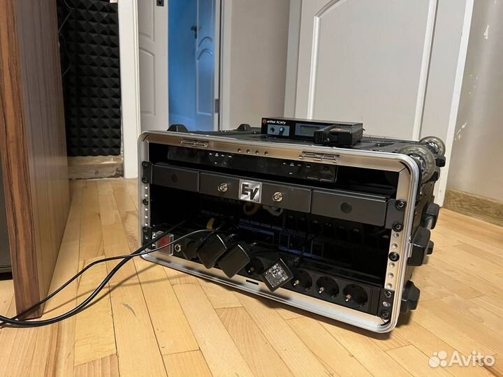 Цифровой микшер Behringer X32 Rack