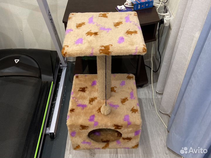 Домик для кошки с когтеточкой б/у