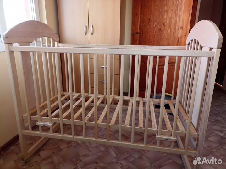 Детская кроватка