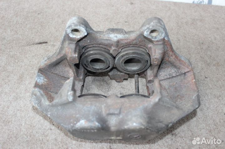 Суппорт передний левый Mercedes S320 W140