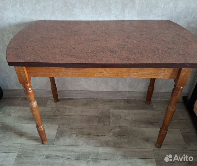 Стол кухонный