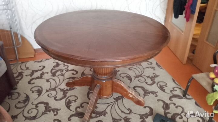 Стол обеденный