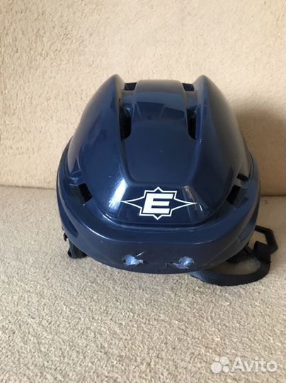 Хоккейный шлем