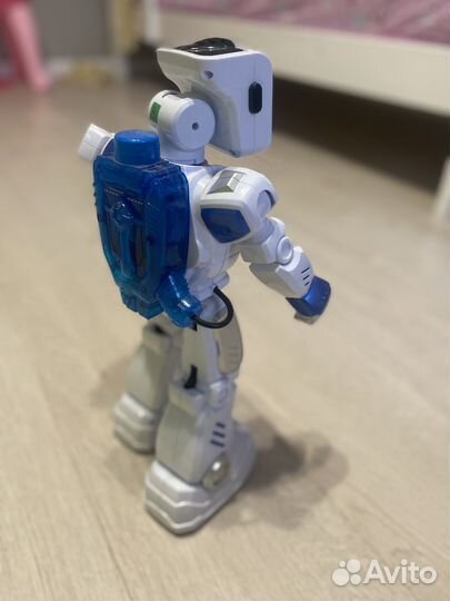 Игрушка робот с пультом