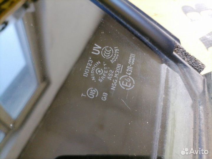 Стекло двери задней левой (форточка) Infiniti G35