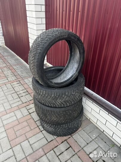 Michelin X-Ice North 4 225/40 R19