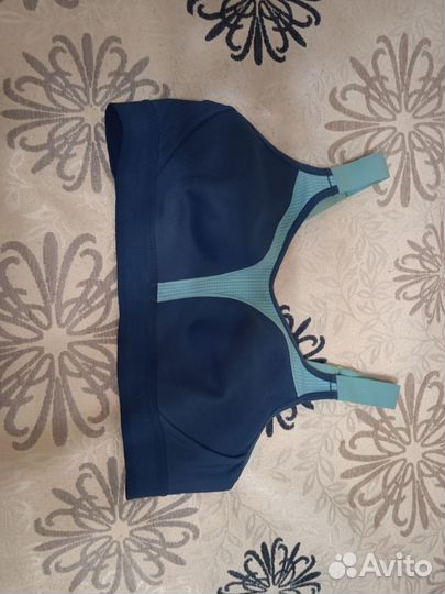 Спортивный бюстгальтер