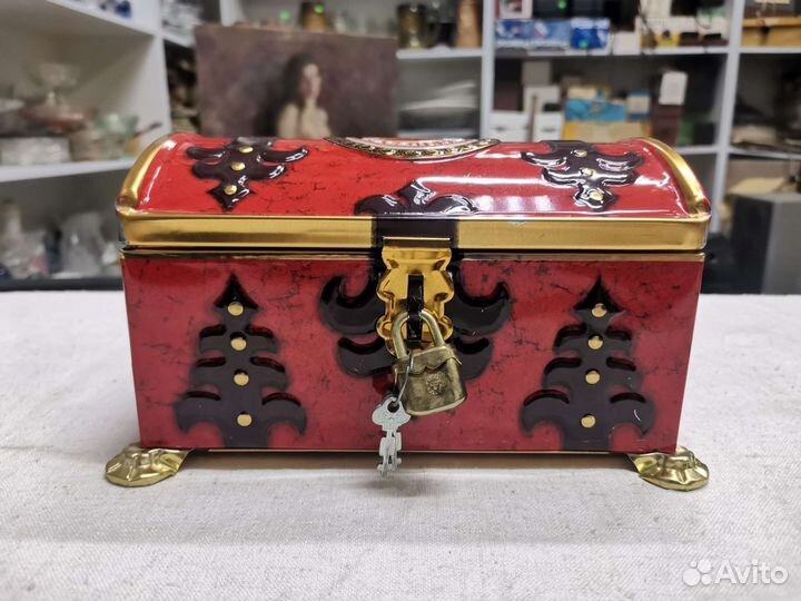 Коробка сундучок жестяная Красный Октябрь СССР (Ч)
