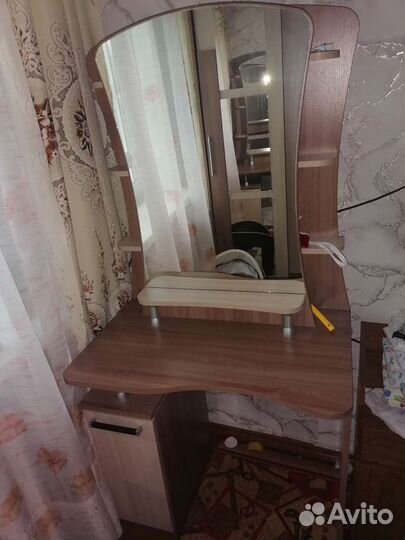 Туалетный столик с зеркалом новый
