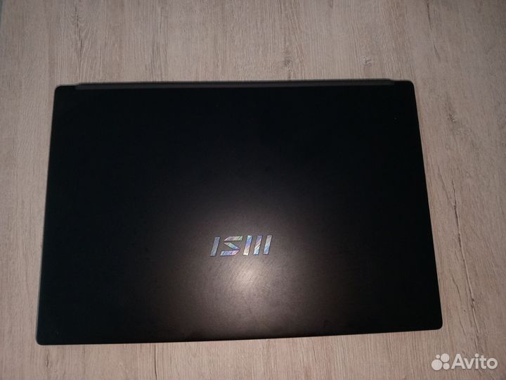 Ноутбук MSI