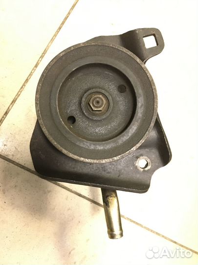 Isuzu Trooper UBS17 насос гур 4ZE1