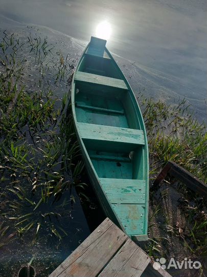 Лодка деревянная