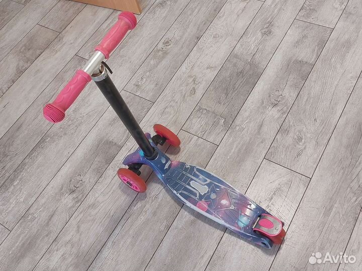 Самокат детский со светящимися колесами