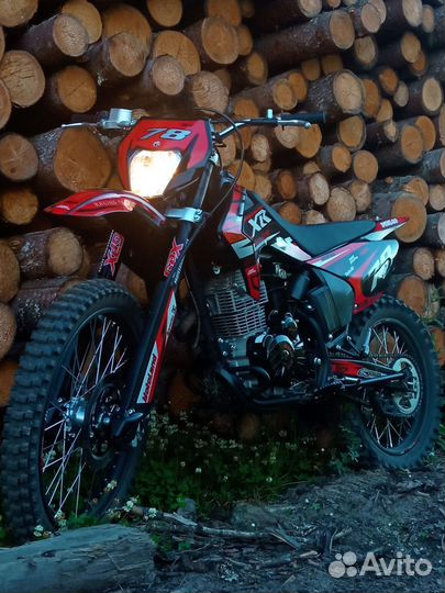 Мотоцикл XR300