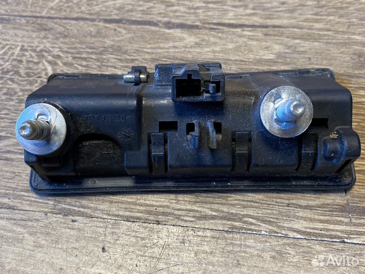 Audi a4 b8 кнопка открывания багажника