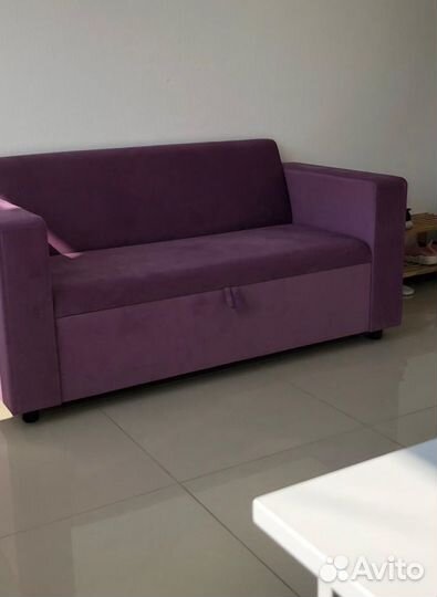 Диван в гостиную с ящиком для хранения