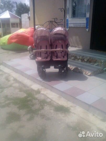 Продам двухместную коляску