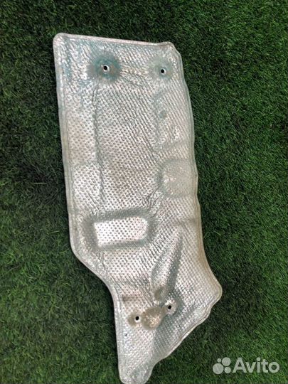 Тепловой экран передний правый Bmw 5 F10 N52B25