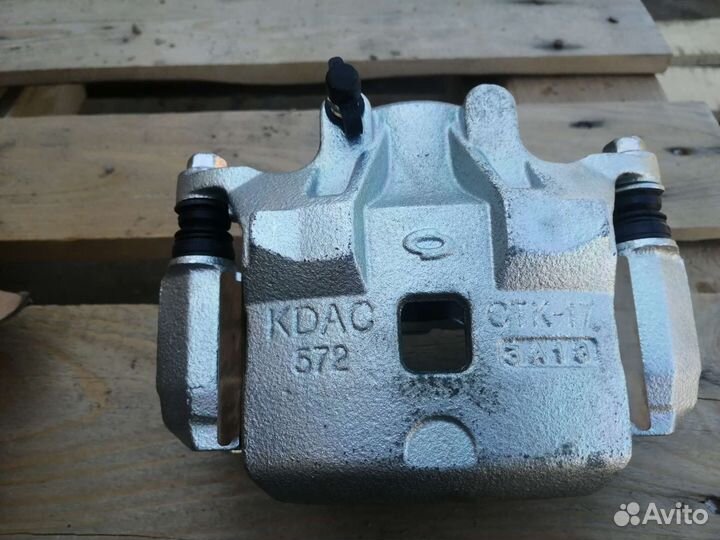 Суппорт передний правый Nissan teana J31