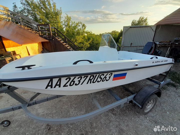 Пластиковая моторная лодка Кайман 400