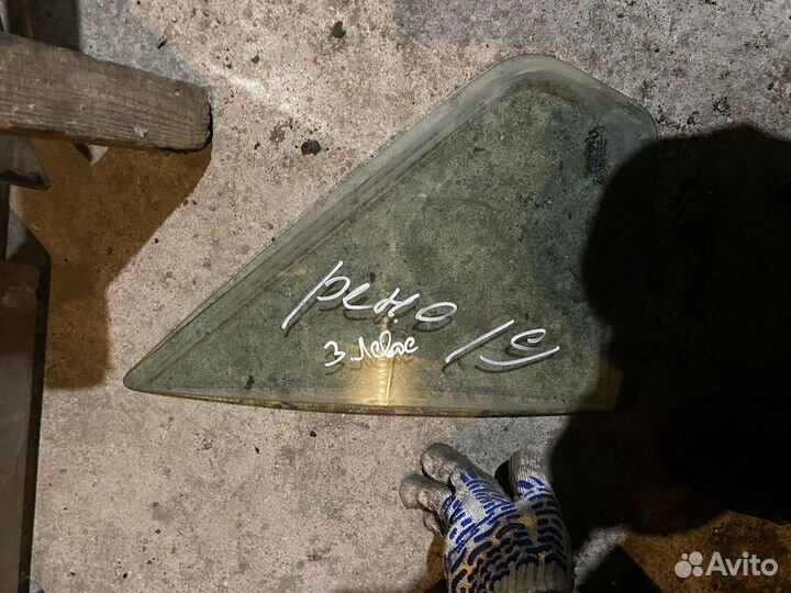 Форточка задняя левая renault 19