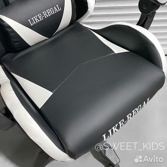 Игровое / геймерское кресло с массажной спинкой