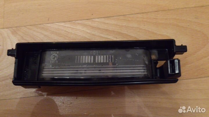 Фонарь подсветки номера Toyota Rav4 2006-2013