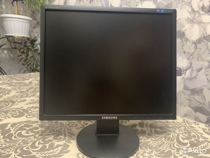 Компьютер системный блок, монитор, клавиатура