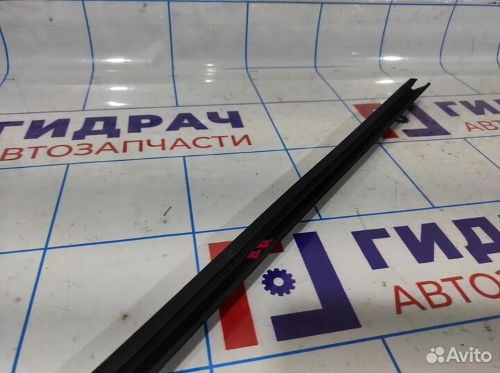 Уплотнитель стекла заднего правого Ford Focus 3 17