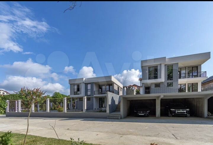 Дом 183 м² на участке 6 сот.