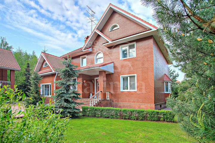 Дом 540 м² на участке 15,6 сот.