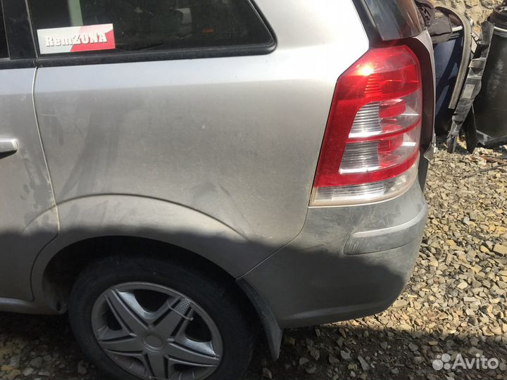 Заднее левое крыло на опель Zafira