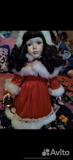 Кукла фарфоровая