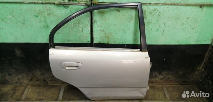 Дверь задняя правая левая Mitsubishi Carisma