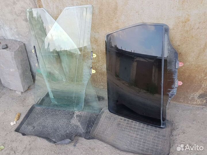 Стекло двери Mitsubishi Outlander 1