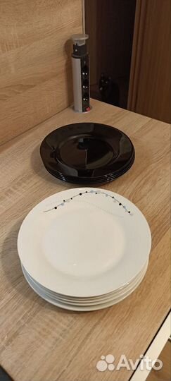 Тарелки обеденные и десертные (блюдца)