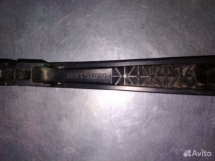 Поводок стеклоочистителя заднего стекла