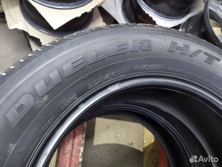 Bridgestone Dueler H/T D687 225/65 R17