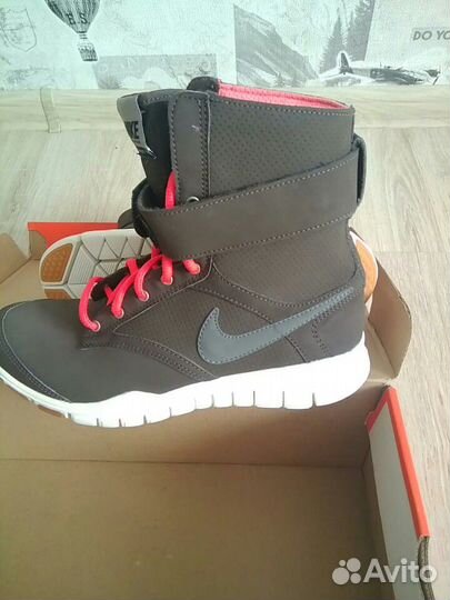 Спортивная обувь