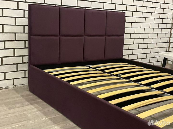 Кровать интерьерная новая