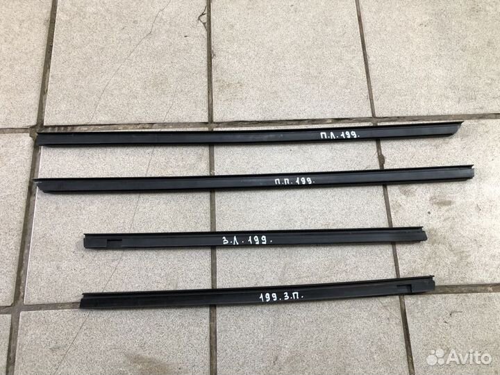 Уплотнительная резинка Mitsubishi Mirage V