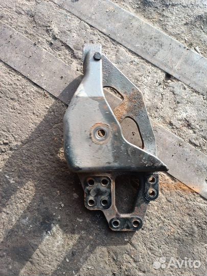 Кронштейн (крепление) левый DAF XF 105 2009