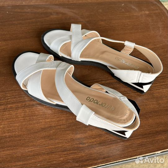 Босоножки женские 37 размер натуральная кожа новые