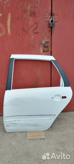 Дверь задняя левая на гранту седан