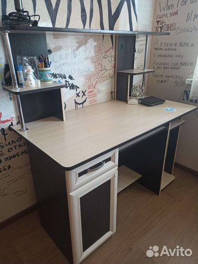 Компьютерный стол