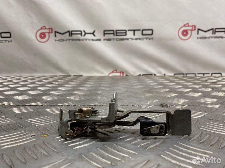 Б/У Ручка открывания крышки багажника Toyota Vitz